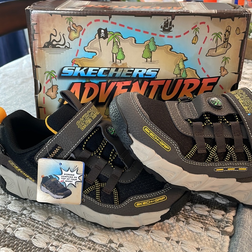Sketchers Adventure Kids Size 5